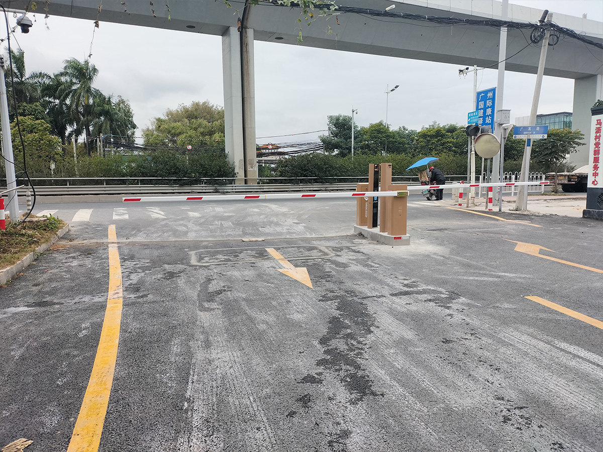 T16直杆-钟落潭停车场02.jpg