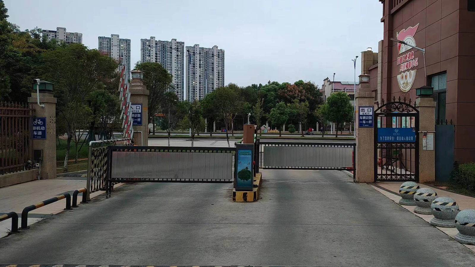 T16广告-玉龙雅园小区.jpg